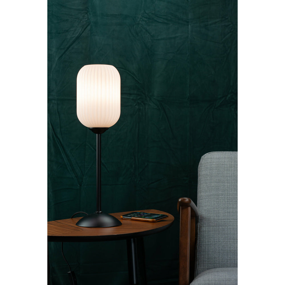 Dyberg Larsen Riflet bordlampe - Ø15xH57cm - DesignGaragen.dk.