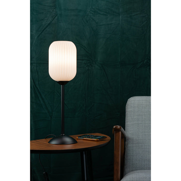 Dyberg Larsen Riflet bordlampe - Ø15xH57cm - DesignGaragen.dk.