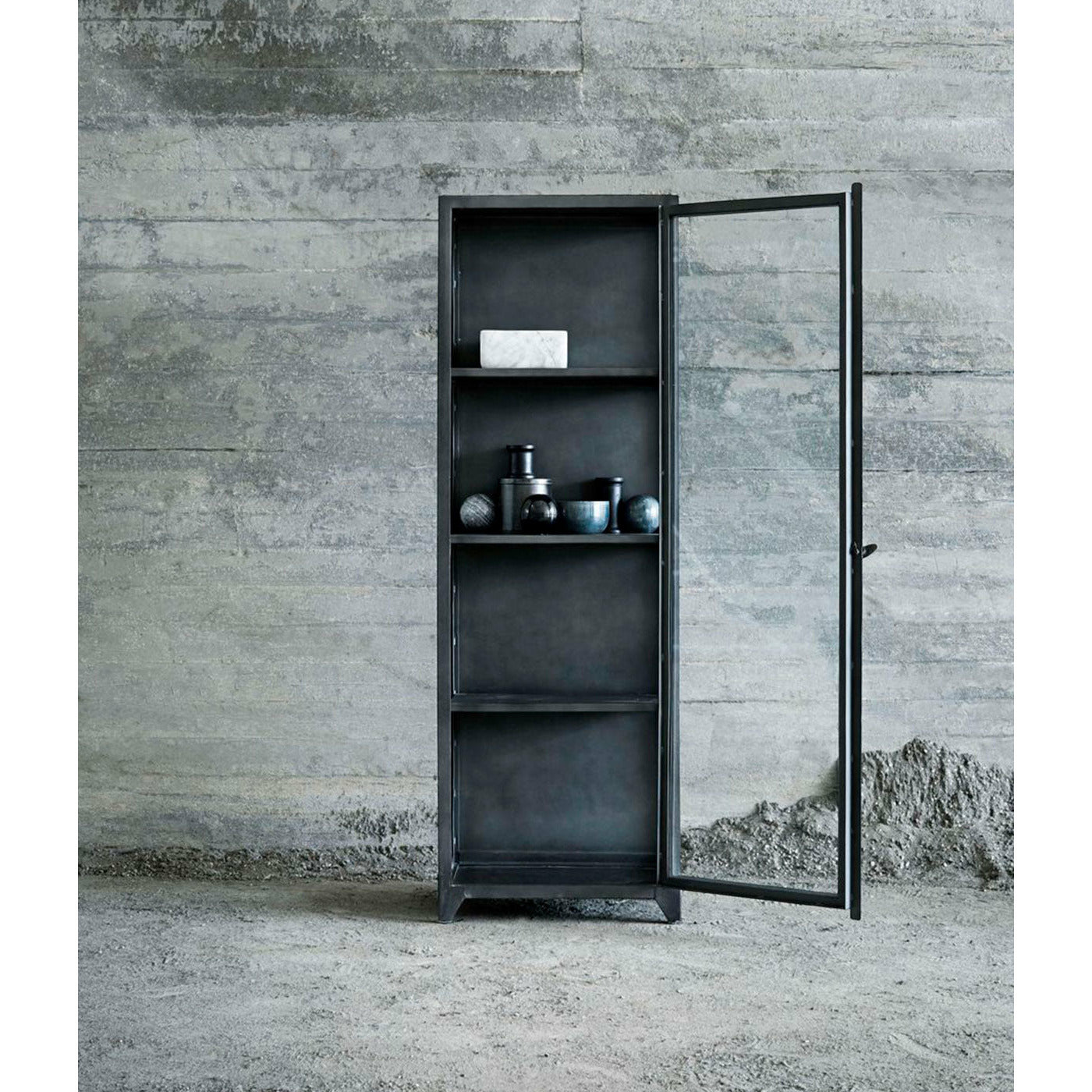 MUUBS - Glasskab - 1 dør New York - Sort H180xB60xD40 cm - Muubs - DesignGaragen.dk