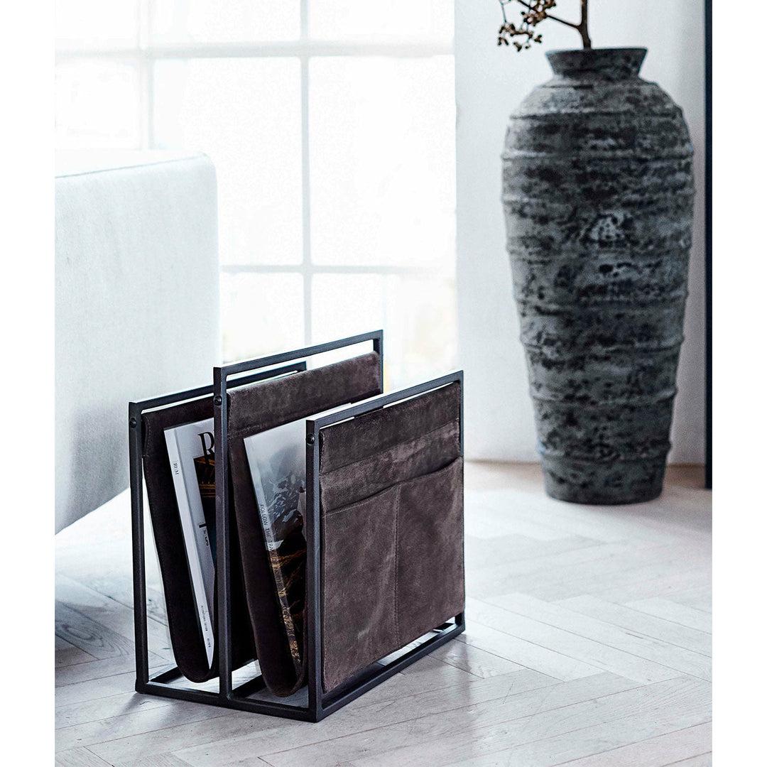 Muubs Magasinholder Bronx - Sort (LGB) - Jern - W: 40 H: 40 D: 25 cm - DesignGaragen.dk.