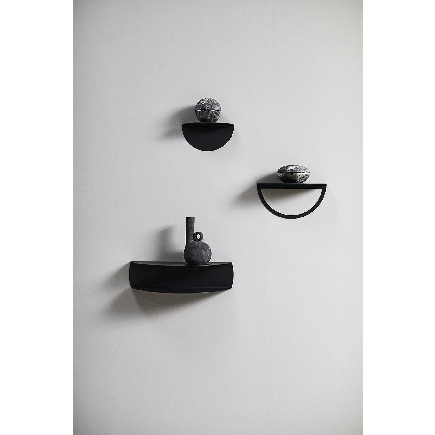 Hylde Gravity S - Sort - Jern 2 mm - W: 30 H: 15 D: 15 cm - Muubs - DesignGaragen.dk