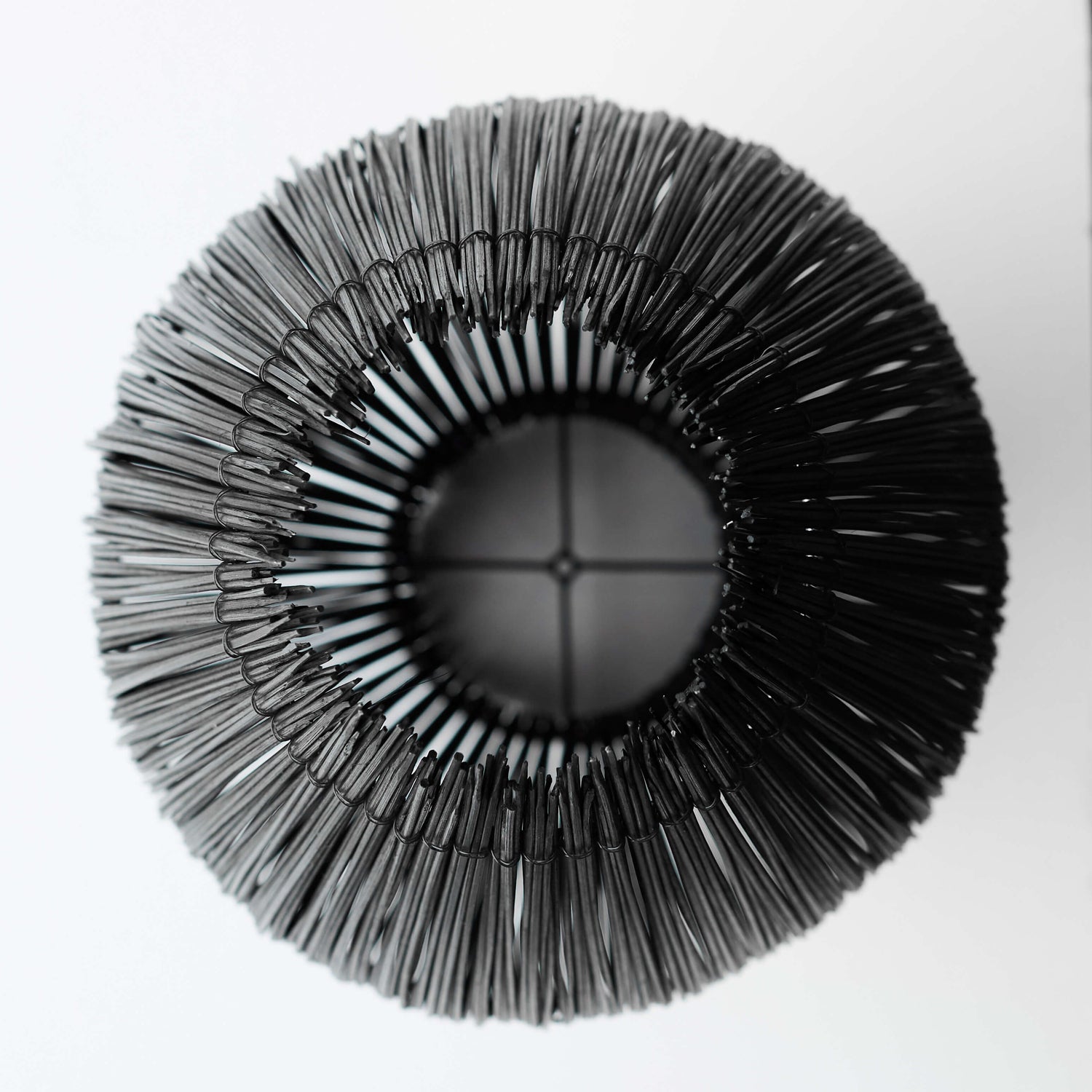 Muubs Lampe Fishtrap S - Sort - Bambus/metal - H: 29,5 Ø: 23 cm - DesignGaragen.dk.