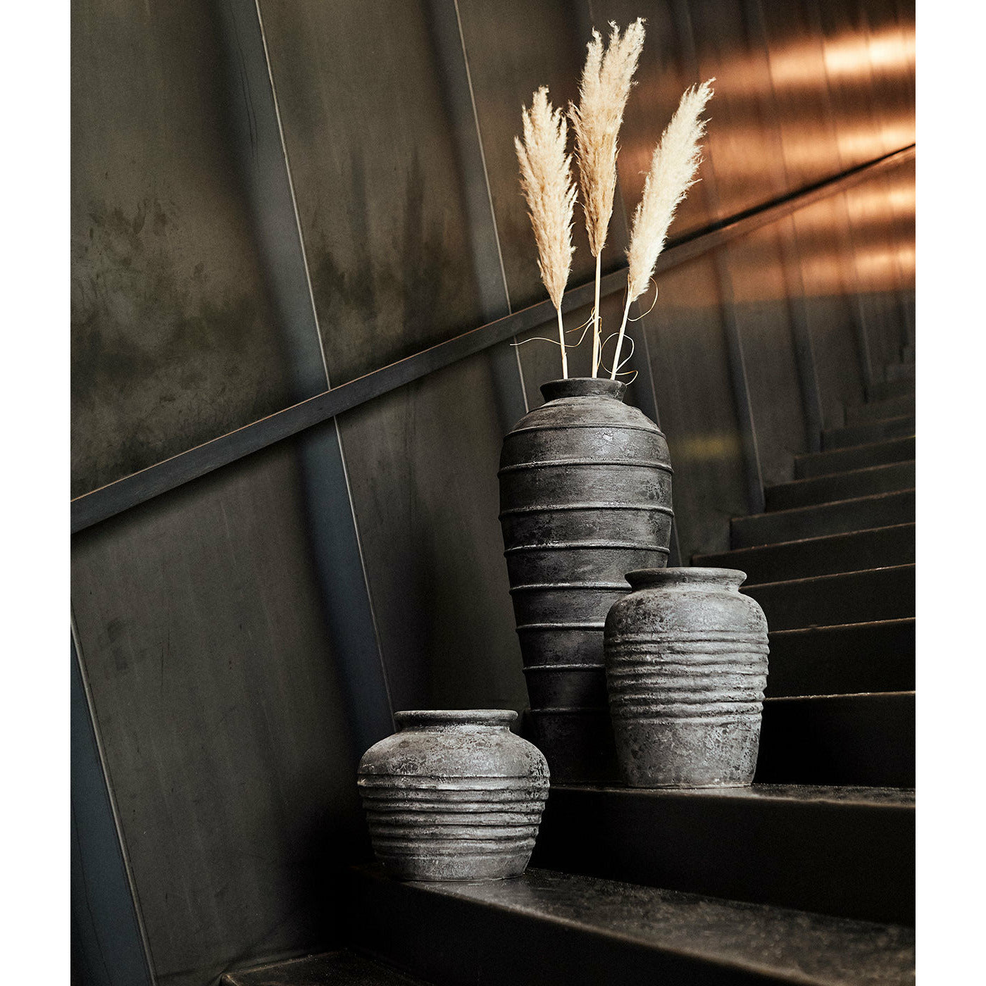 Krukke Melancholia 40 - Metal sort - Terracotta - H: 40 Ø: 30 cm - Muubs - DesignGaragen.dk