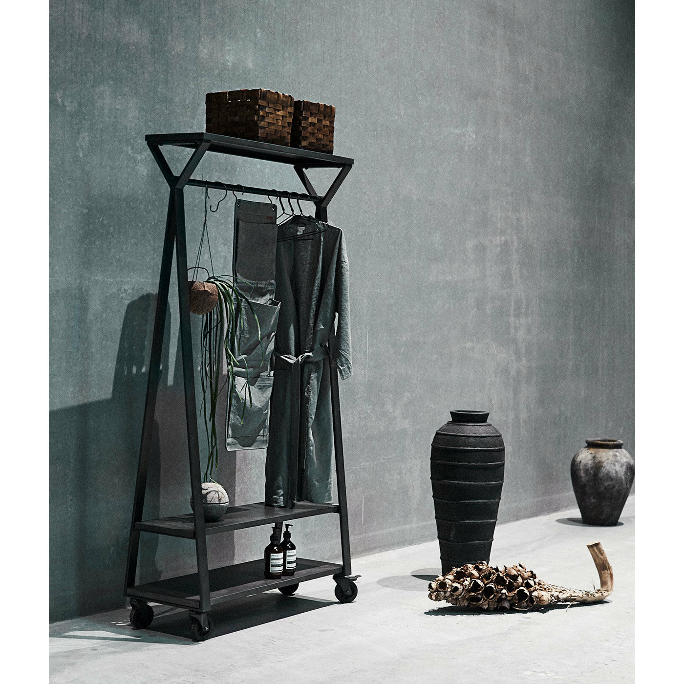 Krukke Echo 50 - Rustgrå - Terracotta - H: 50 Ø: 37 cm - Muubs - DesignGaragen.dk