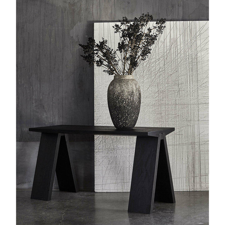 Muubs Bænk Angle, Eg Sort bejdset/olie - B: 90 H: 46 D: 35 cm - DesignGaragen.dk.