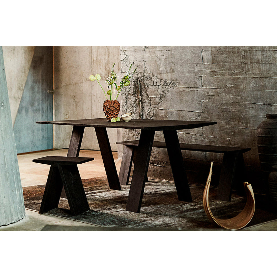 Muubs Spisebord Angle, Eg Sort bejdset/olie - L: 160 B: 90 H: 74 cm - DesignGaragen.dk.