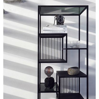 Muubs Reol Denver High - Sort - Jern/glas - W: 60 H: 190 D: 35 cm - DesignGaragen.dk.