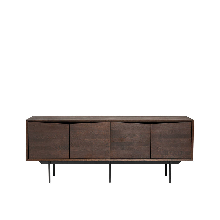 Muubs Skænk 4 døre Wing Smoked - Eg massiv - W: 185 H: 72 D: 45 cm - DesignGaragen.dk.