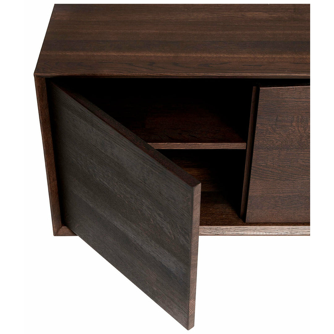Muubs Skænk 4 døre Wing Smoked - Eg massiv - W: 185 H: 72 D: 45 cm - DesignGaragen.dk.