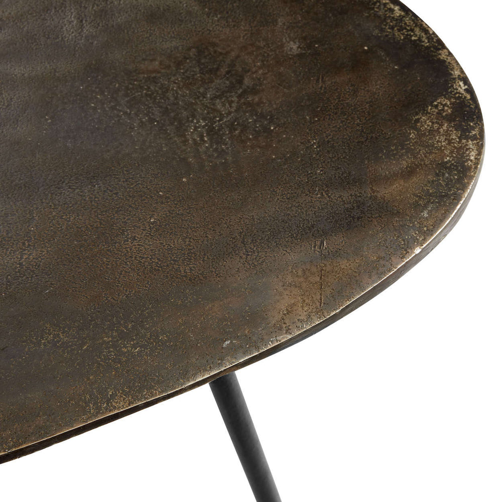 Muubs Sofabord Hitch Organic Round - Antique brass/black - Iron frame w/ alu top - W: 75 H: 47,5 L: 75 cm - DesignGaragen.dk.