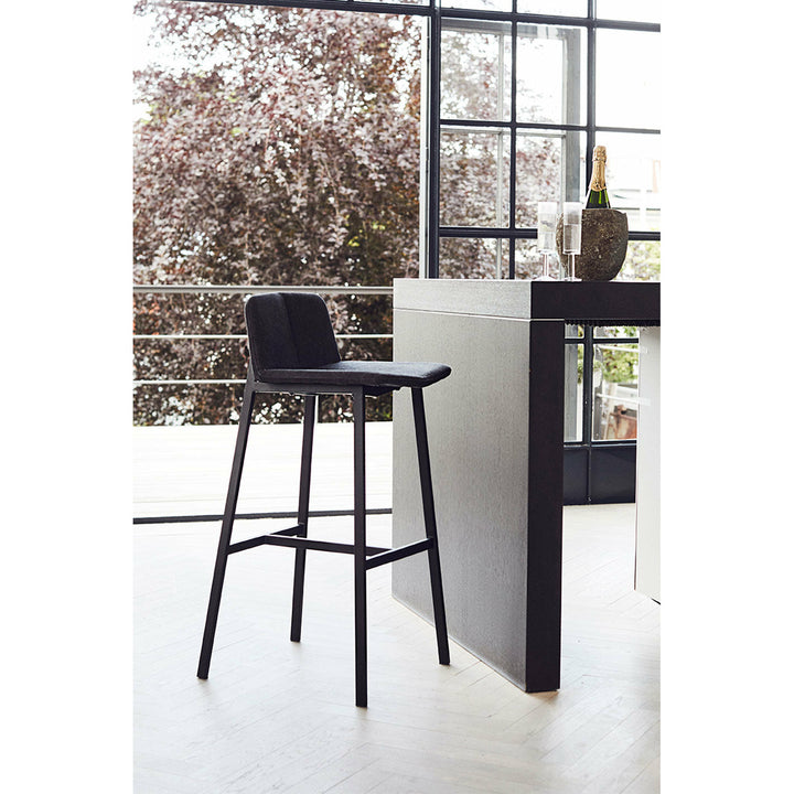 Muubs Barstol Chamfer Anthracite 75 - Antracit/Sort - Kanvas stof/Powder coated met. W50 H94 D43cm - DesignGaragen.dk.