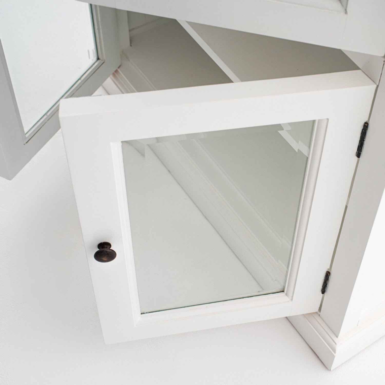 Halifax Vitrineskab med 6 glaslåger - NovaSolo - DesignGaragen.dk