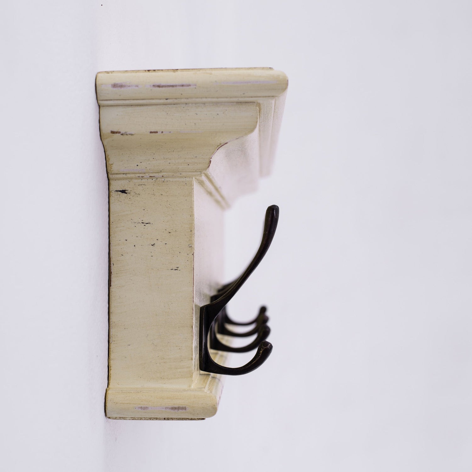 Halifax Knagerække Farve 4 Kroge Gul Brun Antik - NovaSolo - DesignGaragen.dk