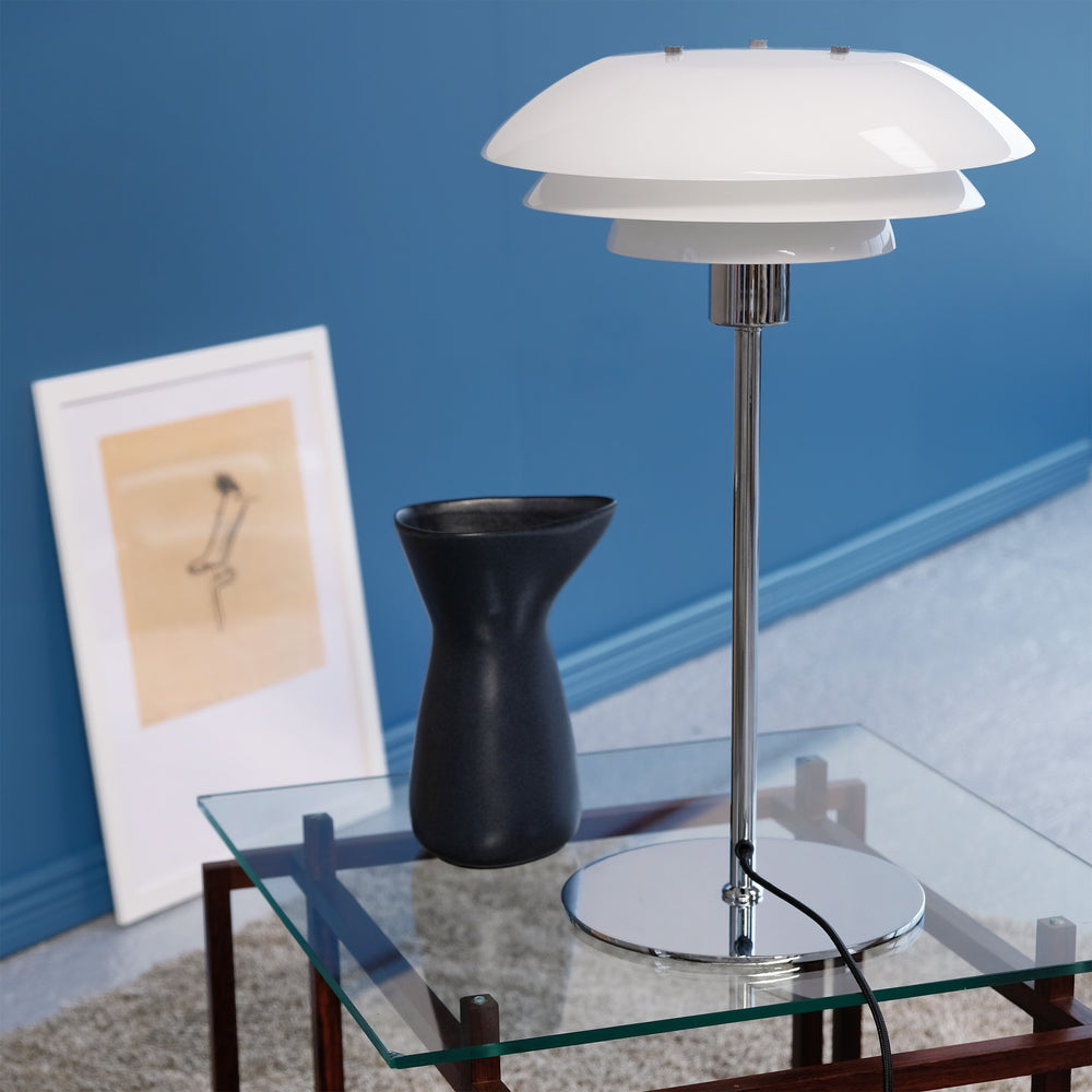 Dyberg Larsen DL31 bordlampe opal - Ø31xH50cm - DesignGaragen.dk.