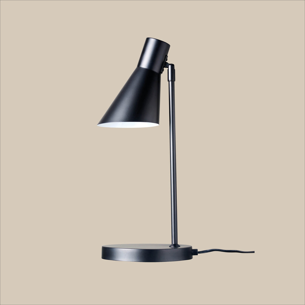 Dyberg Larsen Denver bordlampe - Ø12,5xH37,5cm - DesignGaragen.dk.