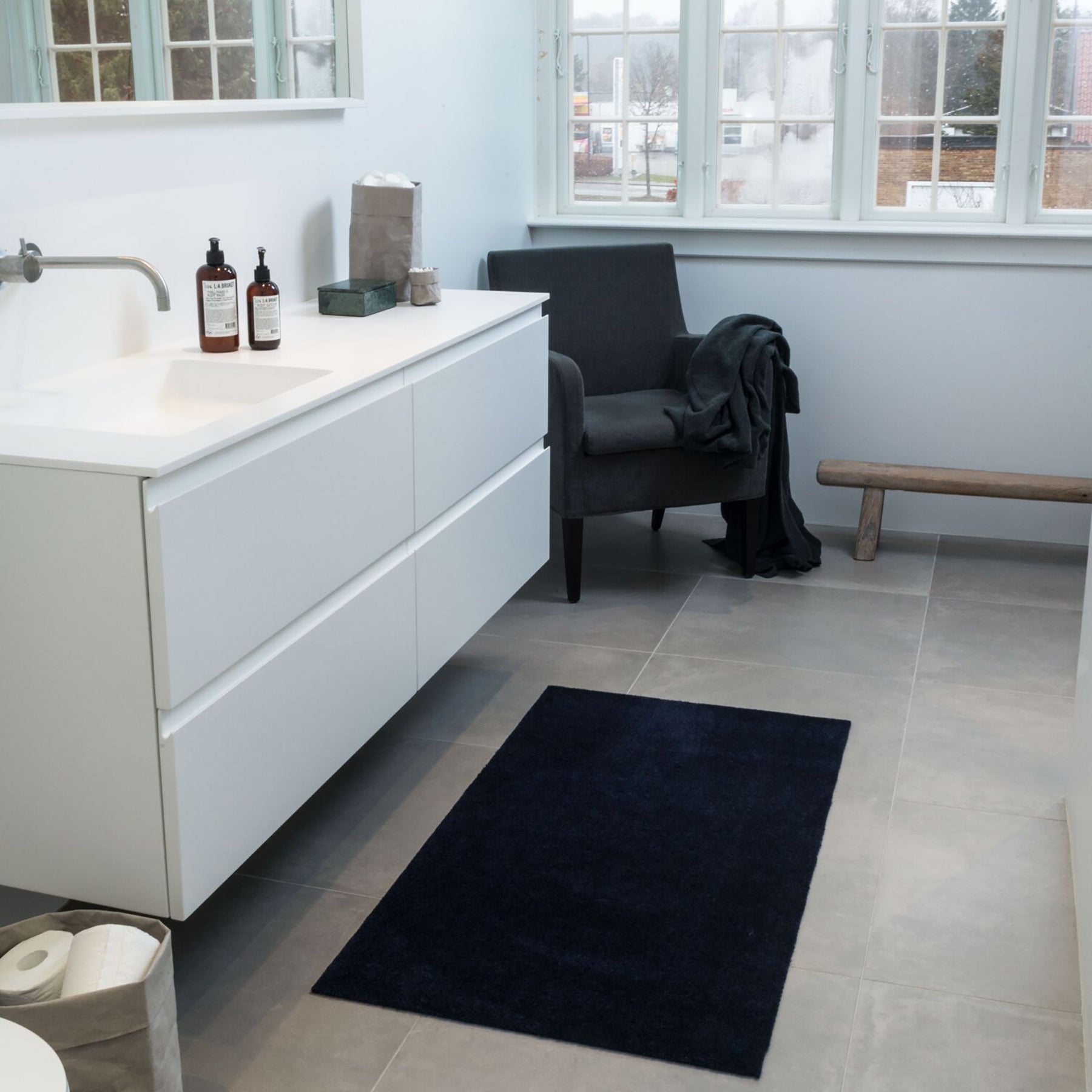 GULVMÅTTE 67 x 150 CM - UNI COLOUR/BLACK - Tica Copenhagen - DesignGaragen.dk