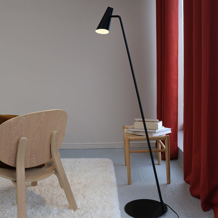 Dyberg Larsen Noa gulvlampe - Ø30xH149,5 cm - DesignGaragen.dk.