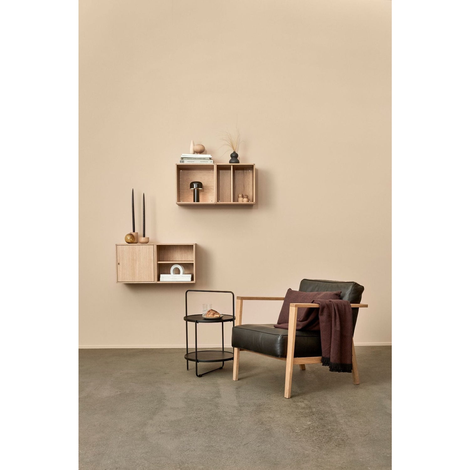 Andersen Furniture - LC1 Loungestol - sort læder/stel i eg - Andersen Furniture - DesignGaragen.dk