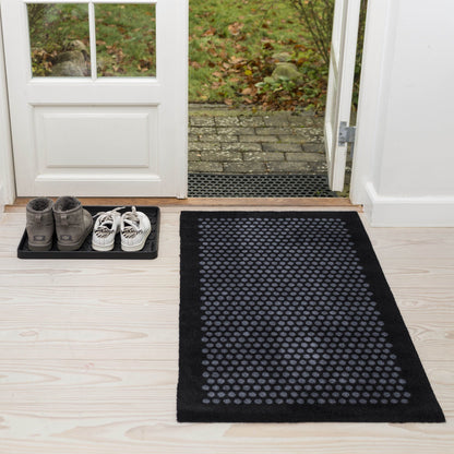 GULVMÅTTE 67 x 120 CM - DOTS/BLACK GREY - Tica Copenhagen - DesignGaragen.dk