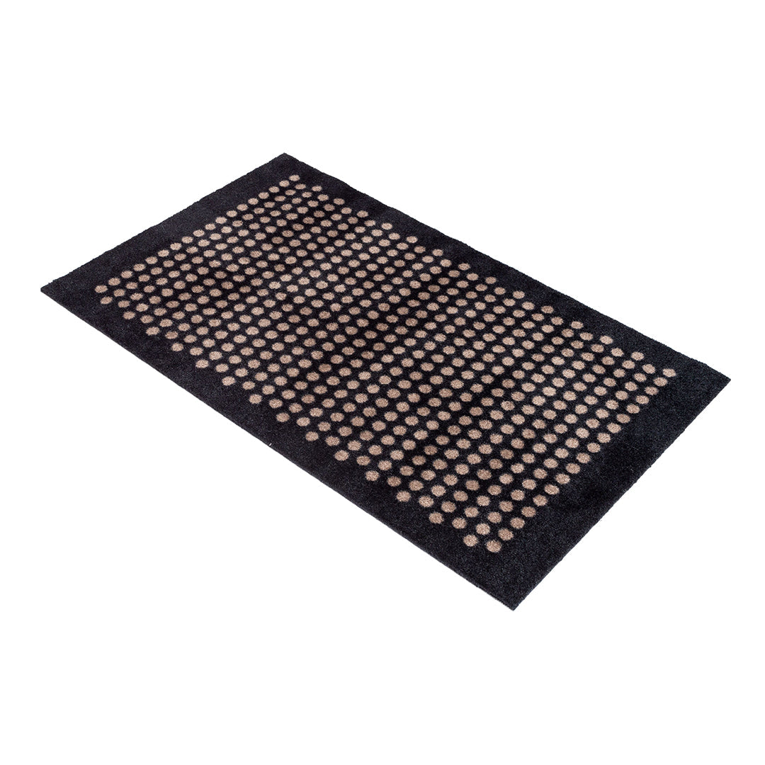 GULVMÅTTE 60 x 90 CM - DOTS/BLACK SAND - Tica Copenhagen - DesignGaragen.dk