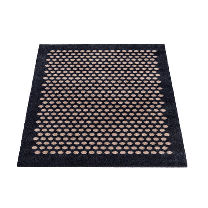GULVMÅTTE 60 x 90 CM - DOTS/BLACK SAND - Tica Copenhagen - DesignGaragen.dk