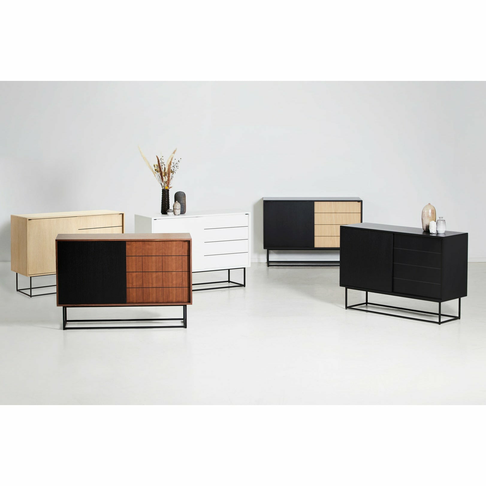 WOUD -  Virka sideboard (High) - Walnut/black