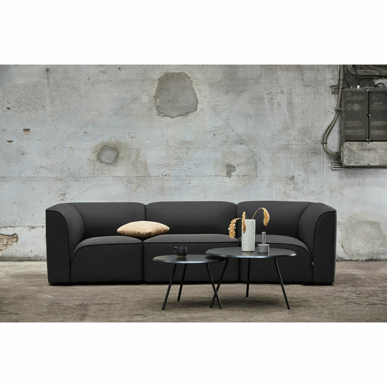 WOUD -  Soround coffee table - Black ash (Ø60xH40,50)