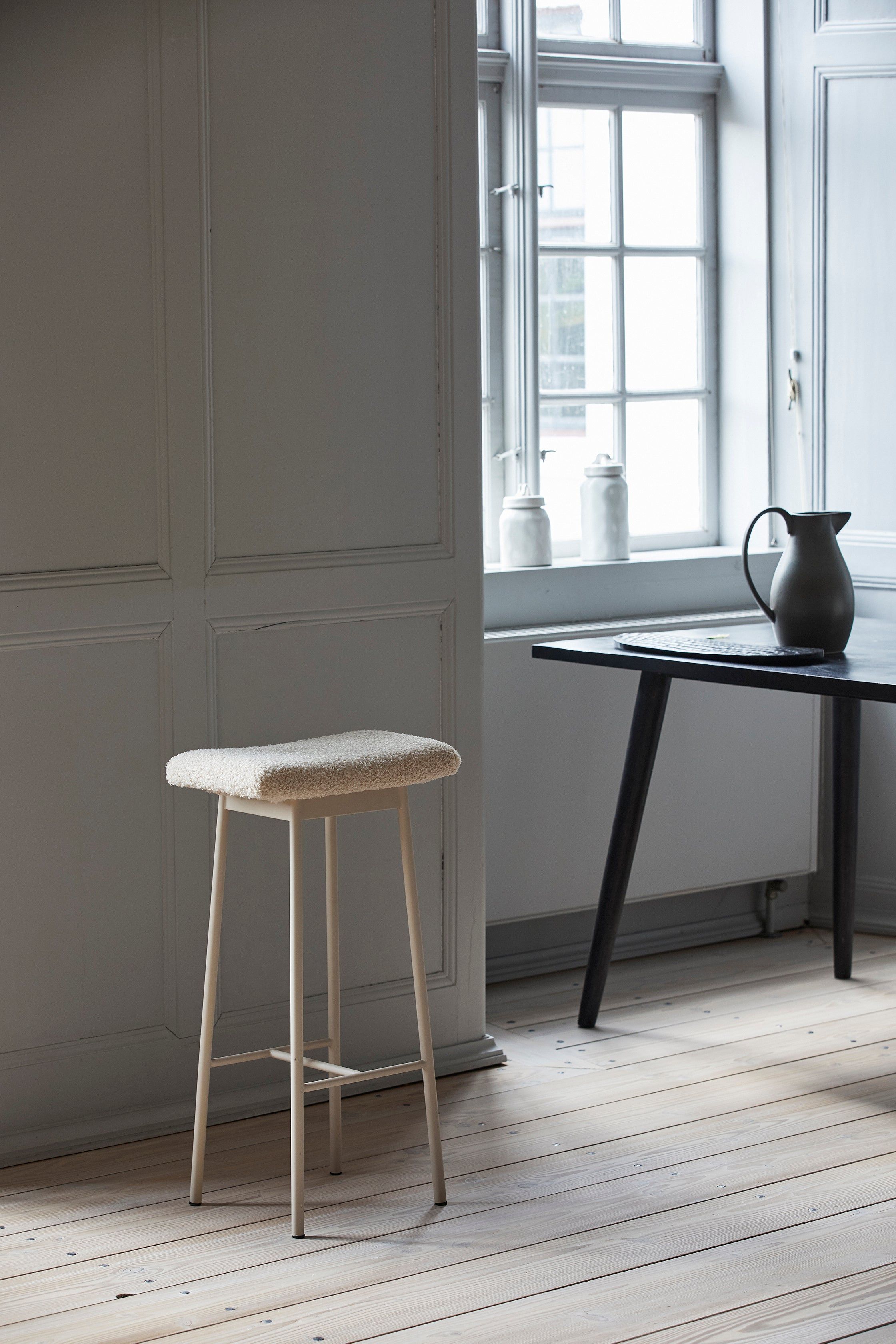 ZALA barstol med imiteret lammeskind - beige