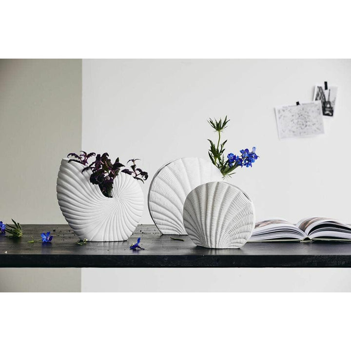 Nordal KAPITI blomstervase - muslingskal - large - h25 cm - hvid