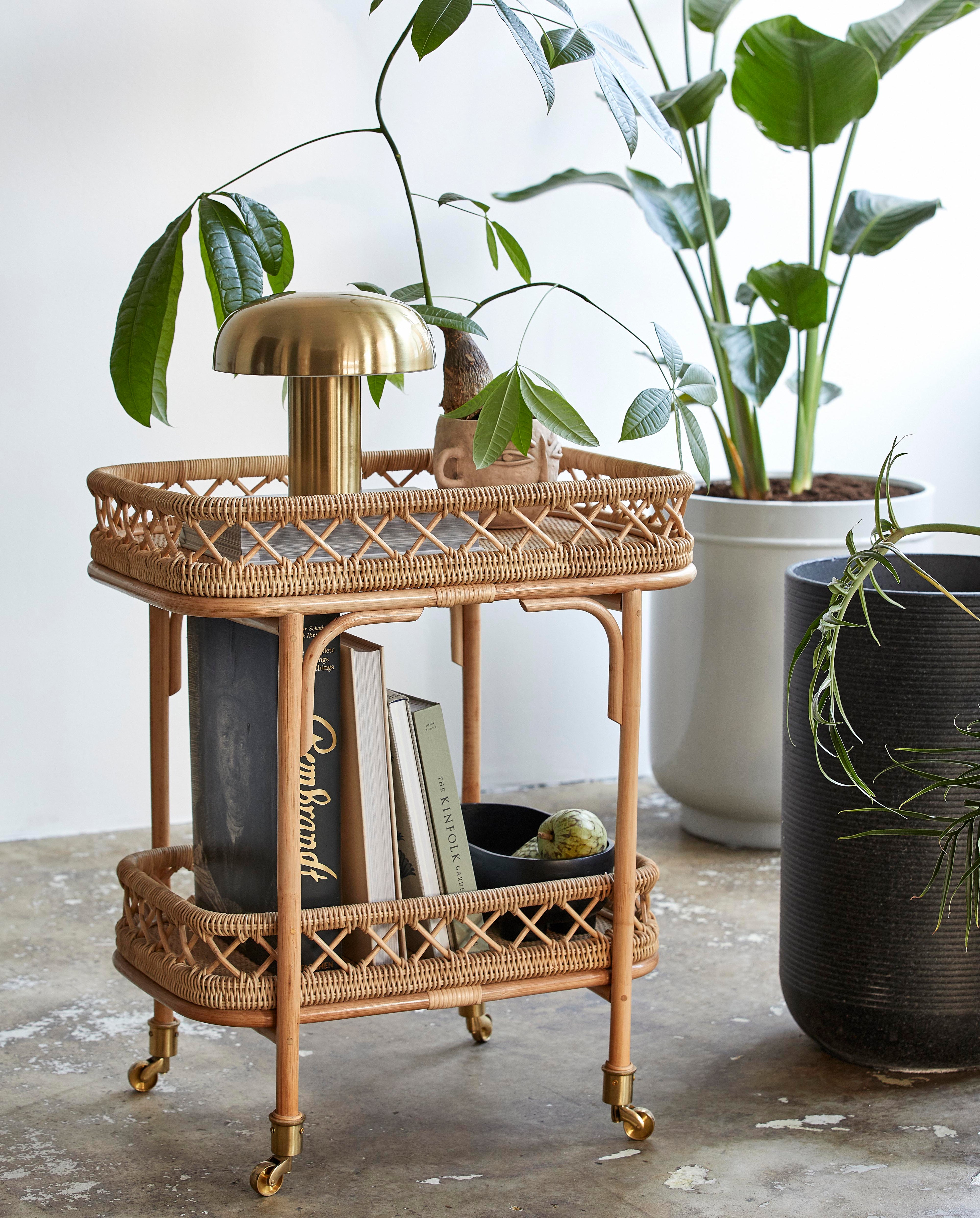 LIRI rullebord i rattan - 62x42 cm - natur