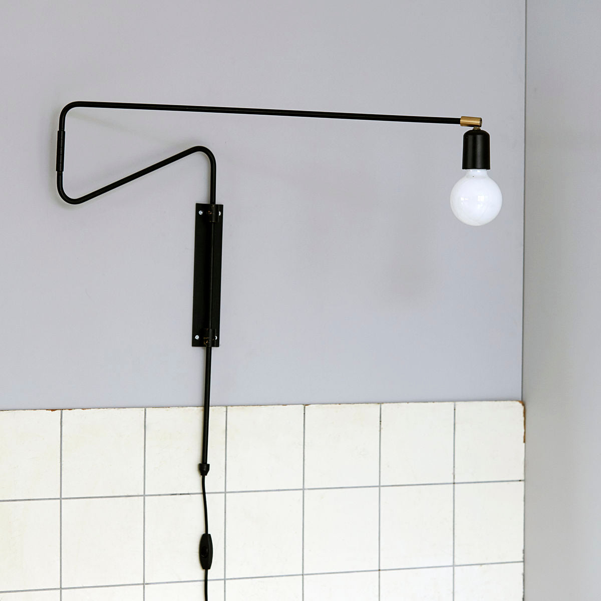 House Doctor-Væglampe, Swing, Sort-l: 70 cm, w: 5 cm, h: 68 cm