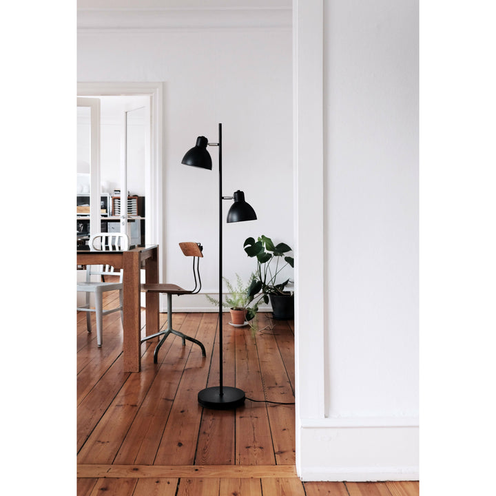 Dyberg Larsen Skagen gulvlampe sort dobbel - Ø16xH160cm - DesignGaragen.dk.