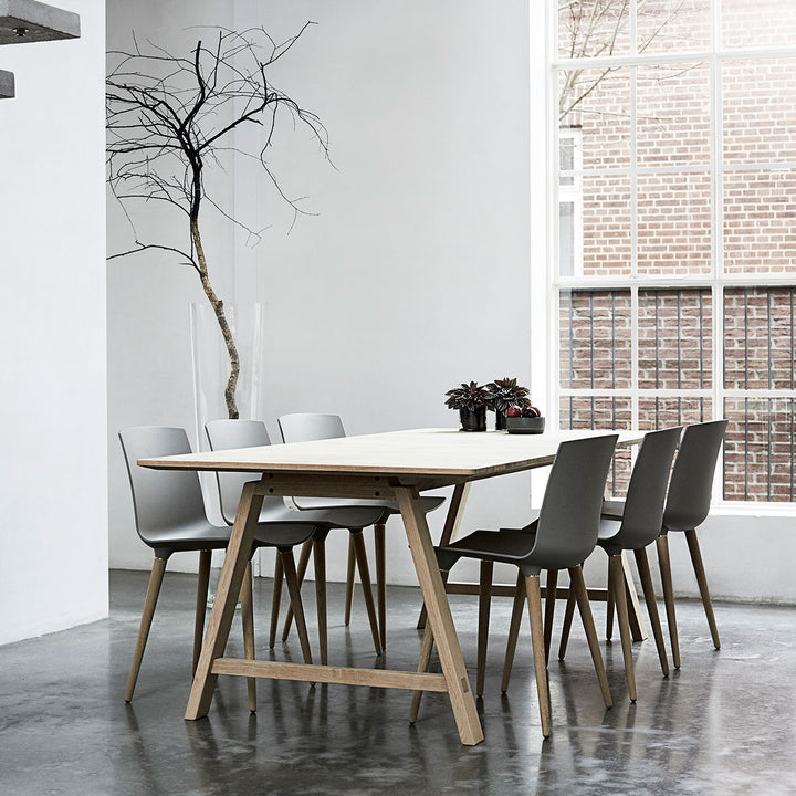 Andersen Furniture T1 udtræksbord i hvid laminat - understel i eg hvidpigmenteret mat lak - 95x220xH72,5 - DesignGaragen.dk.