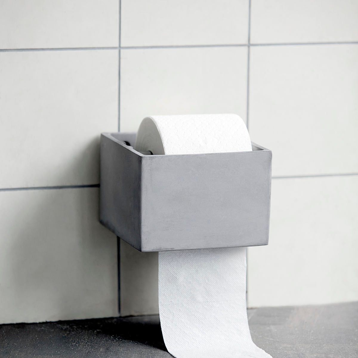House Doctor-Toiletpapirholder, Cement-l: 15 cm, w: 14.5 cm, h: 10.5 cm