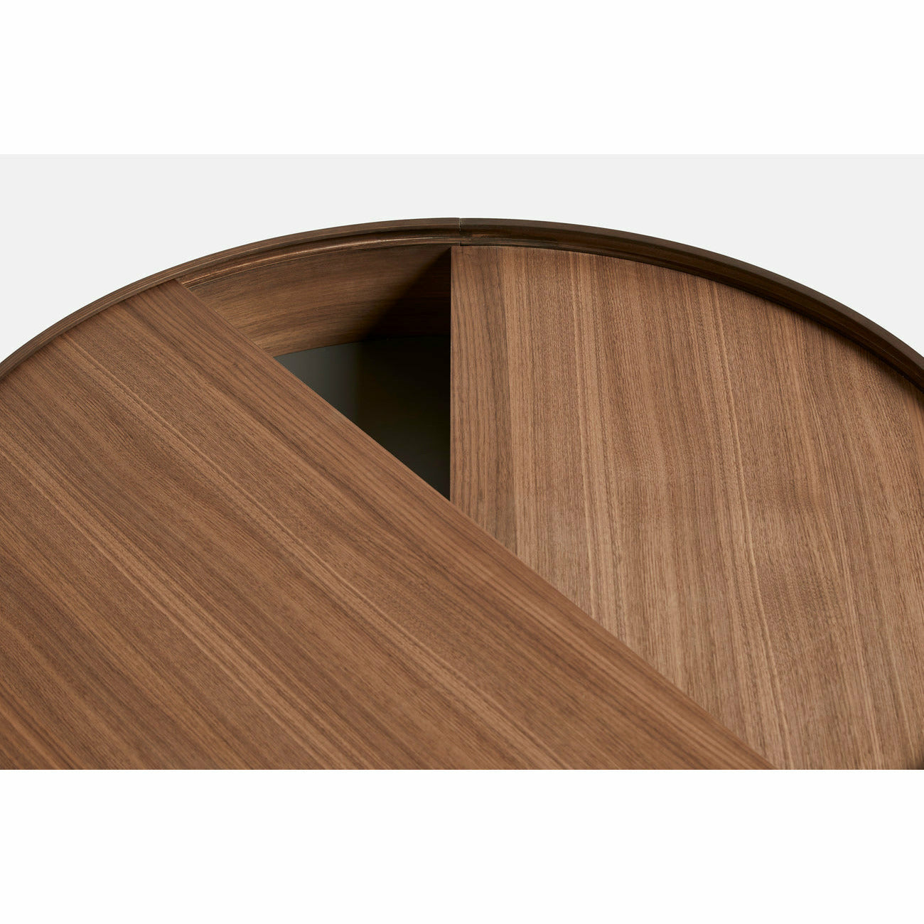 WOUD – Arc coffee table (89 cm) – Walnut