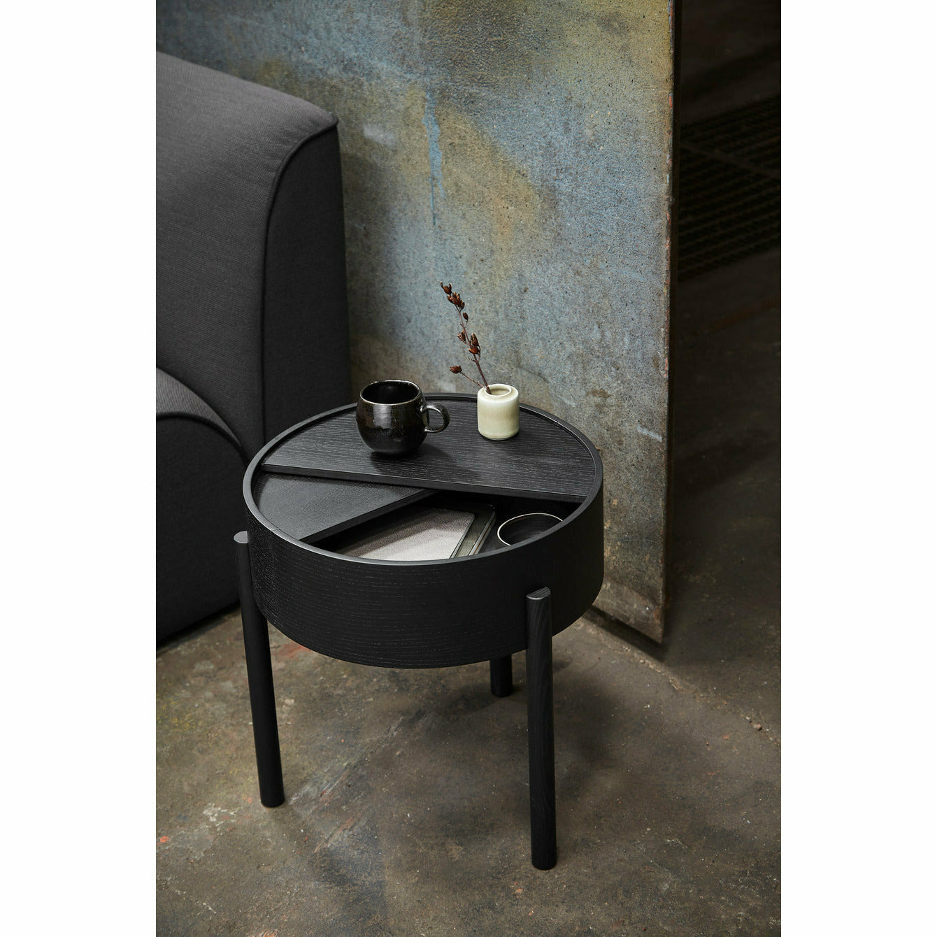 WOUD – Arc side table (42 cm) – Black